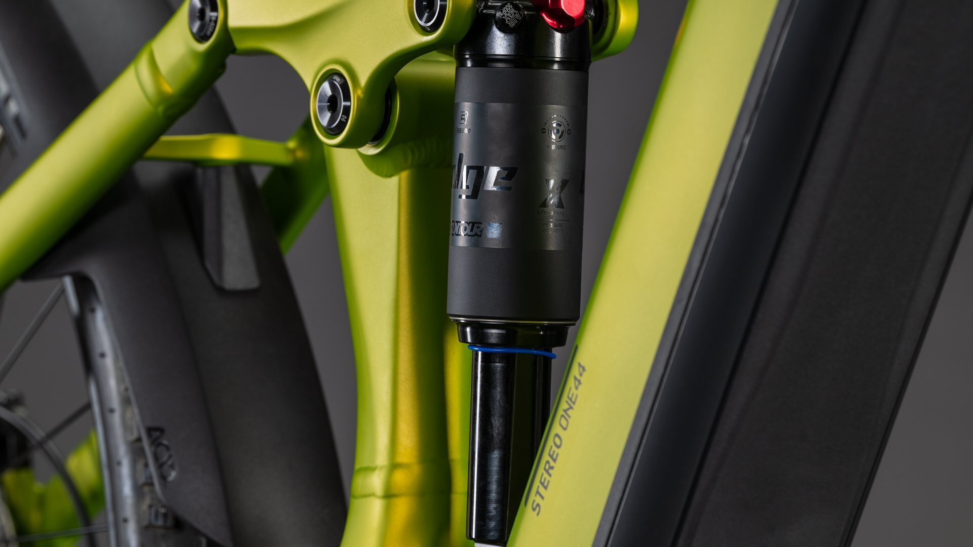 Cube Stereo Hybrid One44 Pro shock
