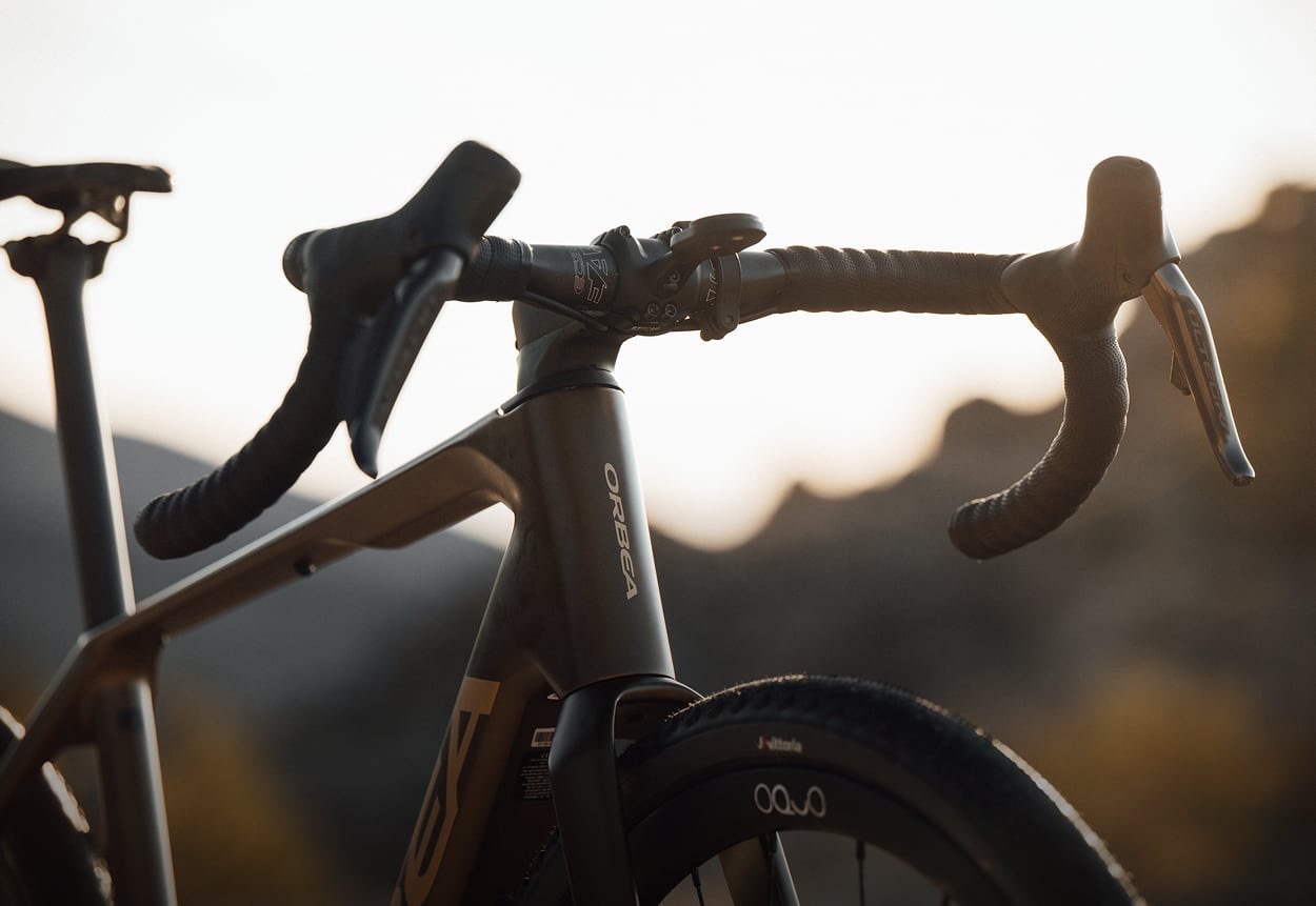orbea-denna-m40-nickel-3-carbon-large.jpeg