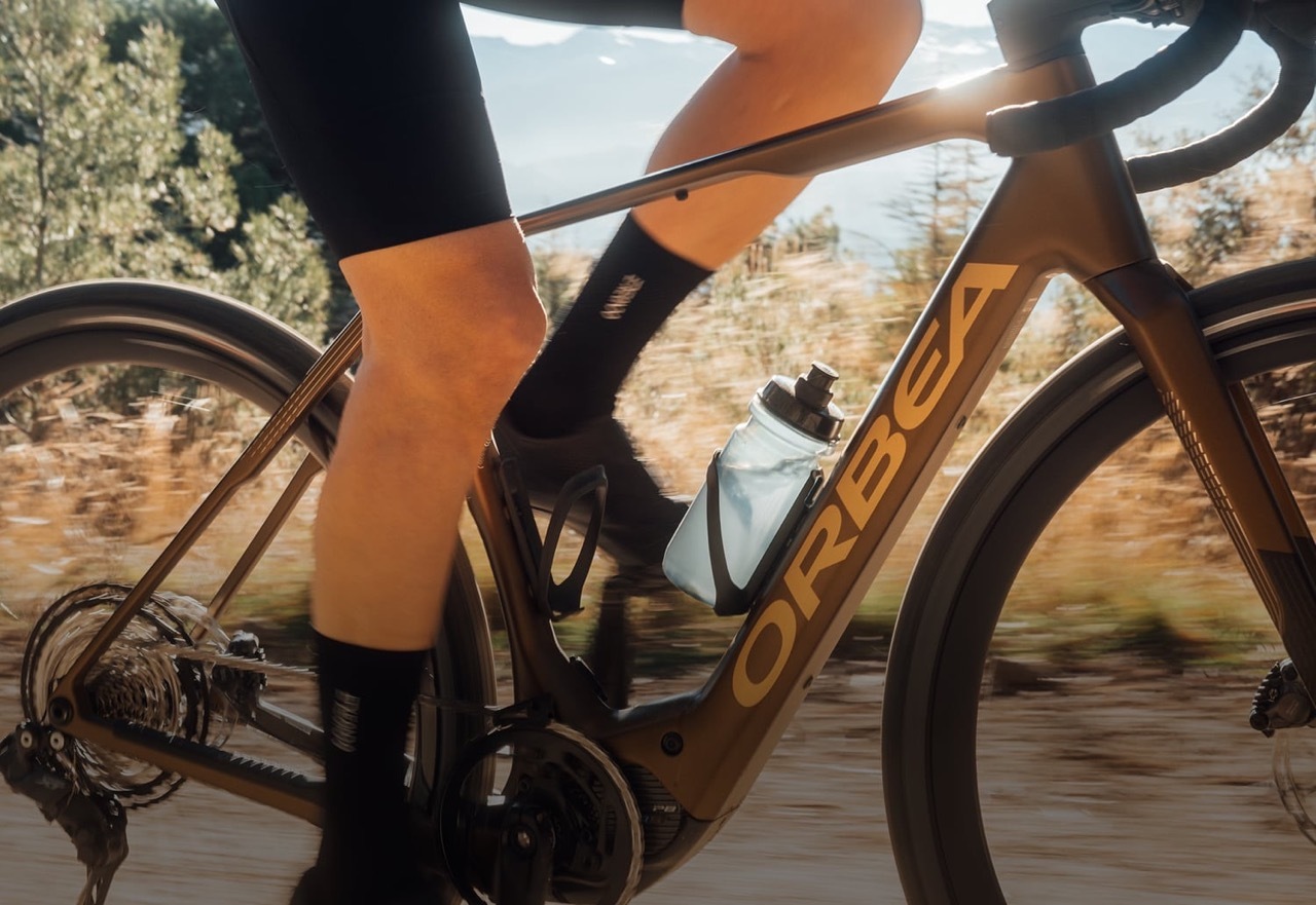 orbea-denna-m40-nickel-4-carbon-large.jpeg