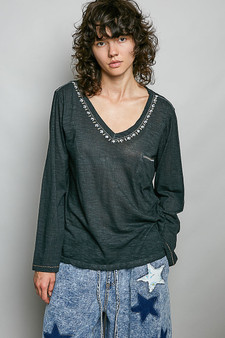 POL Contrast Stitch V-Neck Lightweight Knit Long Sleeve Top