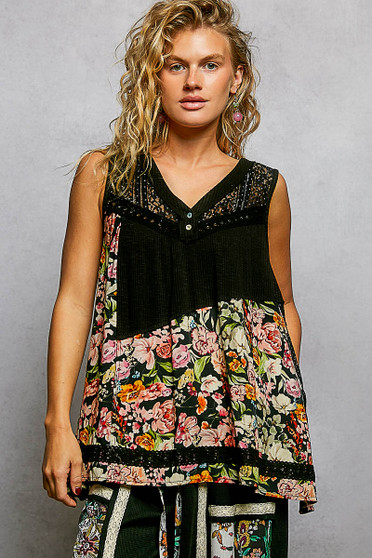 POL Lace Detail Floral V-Neck Tank