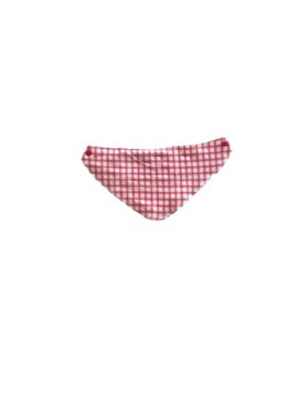 Bibs are an essential accessory from those first months of feeding your baby to the time when they start trying their first bites.

The bandana is light, absorbent has the perfect size to be worn all day.