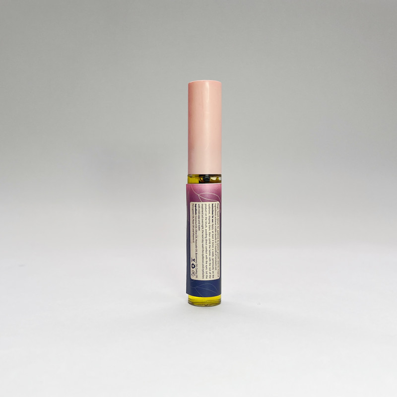 Magic Growth Serum Eyebrows & Eyelashes 
With these magical ingredients, visible results are achieved within 1 month of regular use. How to Use: Apply at least 4 times this week, applying generously to the eyebrows, shaping them and then combing the eyelashes with the product with a brush. Avoid direct eye contact. Leave the product on overnight and wash eyebrows and eyelashes with mild soap and water the next day. Ingredients: Coconut Oil, Olive Oil, Avocado Oil, Rosemary Oil, Castor Oil, Fenugreek Oil, Rose Oil and Vitamin E.