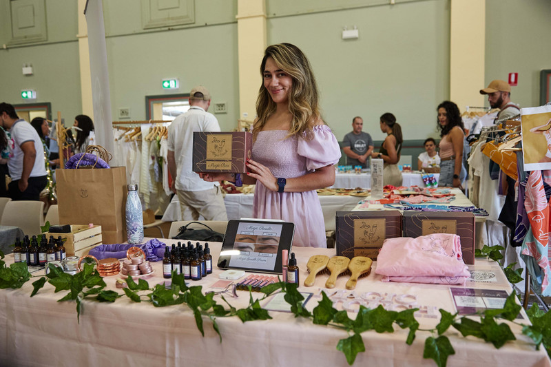 Magic Growth Serum Eyebrows & Eyelashes 
With these magical ingredients, visible results are achieved within 1 month of regular use. How to Use: Apply at least 4 times this week, applying generously to the eyebrows, shaping them and then combing the eyelashes with the product with a brush. Avoid direct eye contact. Leave the product on overnight and wash eyebrows and eyelashes with mild soap and water the next day. Ingredients: Coconut Oil, Olive Oil, Avocado Oil, Rosemary Oil, Castor Oil, Fenugreek Oil, Rose Oil and Vitamin E.