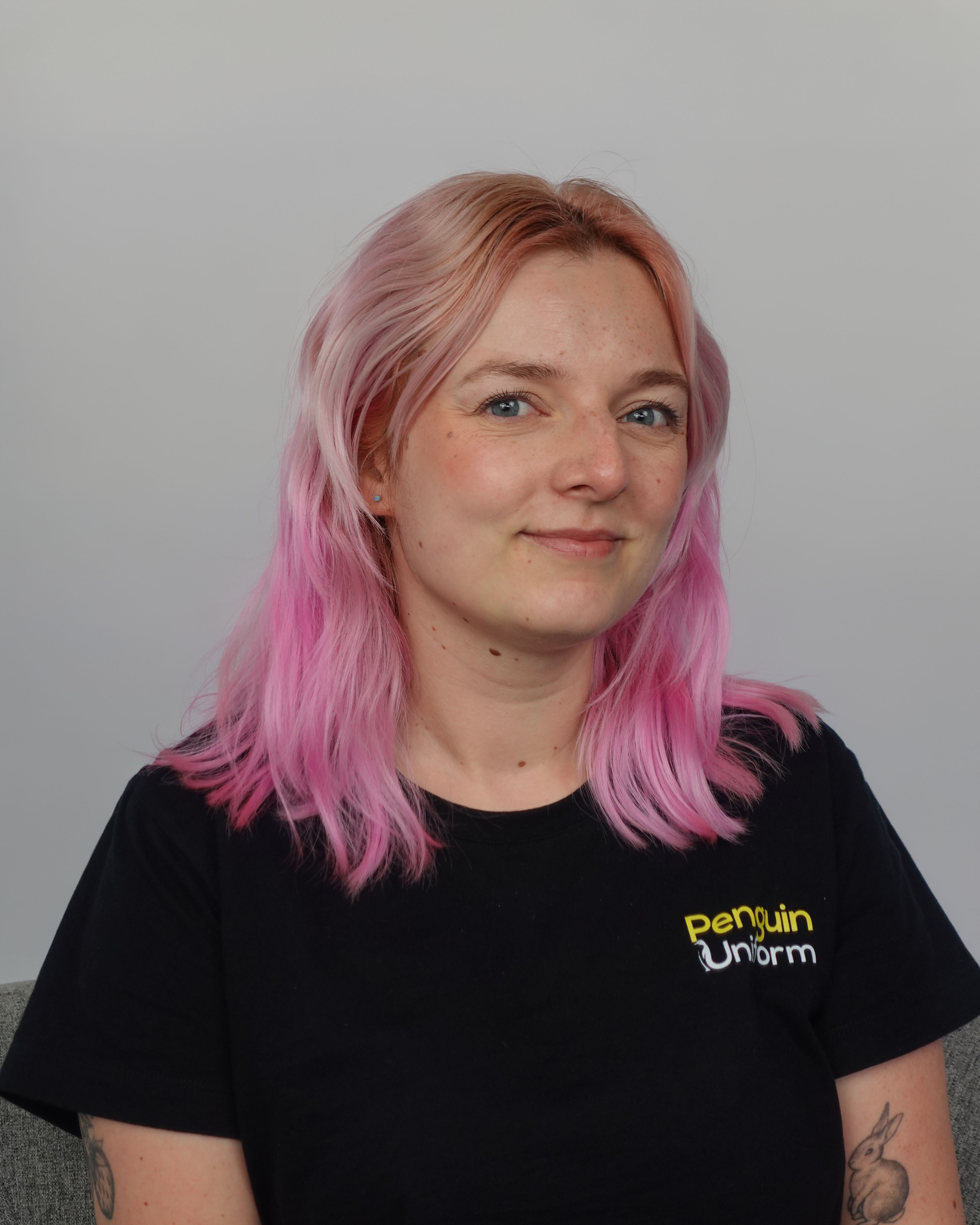 Laura close-up – Penguin Uniform