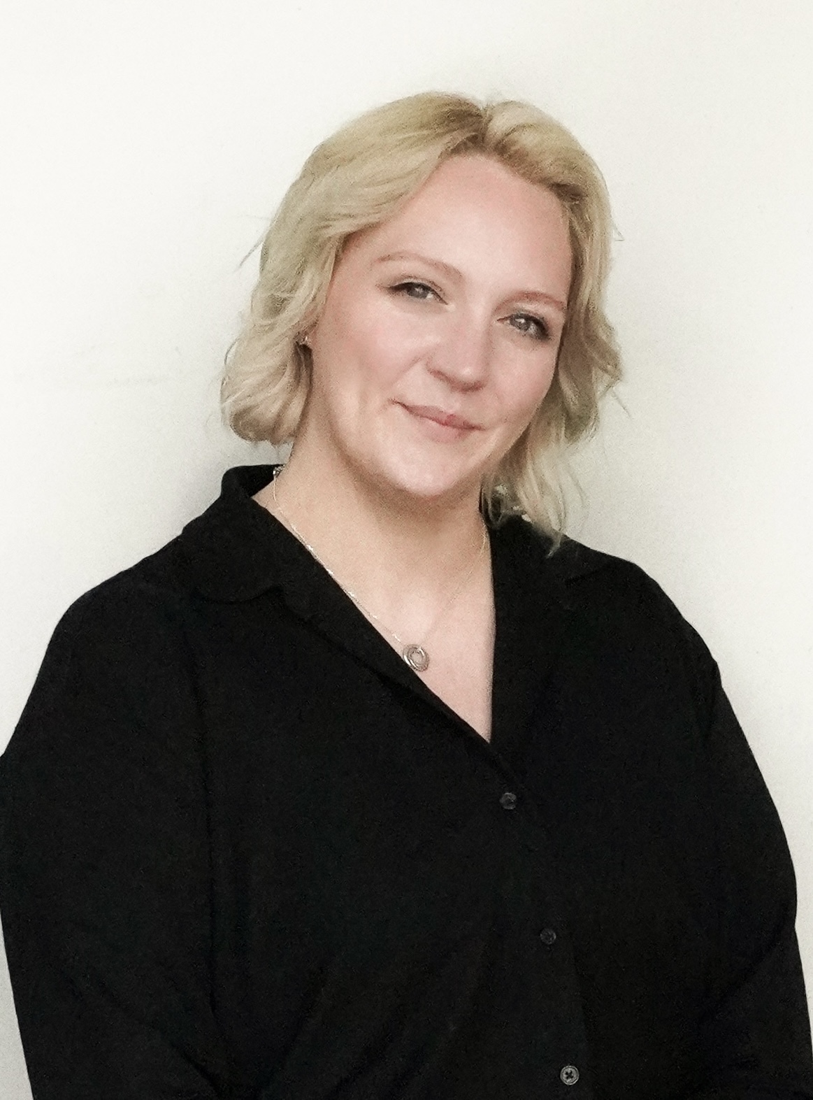 Aimee Wilson close-up – Penguin Uniform