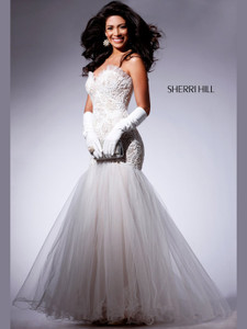 Leila Lopes Crowned Miss Universe 2011