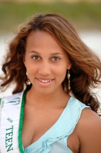 Alexandria Robinson Lives Up to Her Role of Miss Teen Earth Northern US