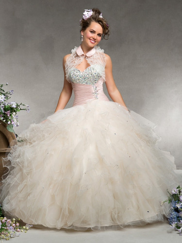 What’s the Traditional Color for a Quinceañera Dress?