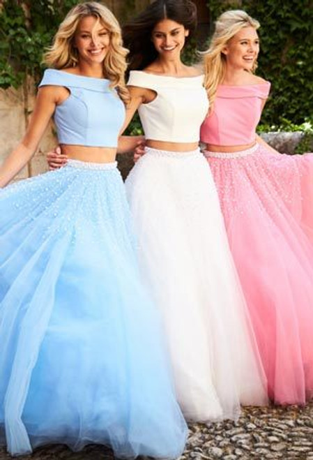 Choosing Best Dress from Selection of Prom Dresses