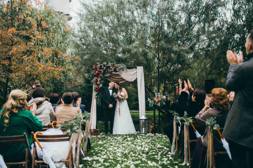 What to Wear to a Country Wedding: Dos and Don'ts