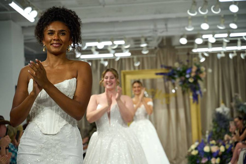 How Many Dresses Should You Try on Before Saying Yes?