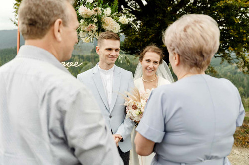 What Should the Mother of the Groom Wear on the Big Day?