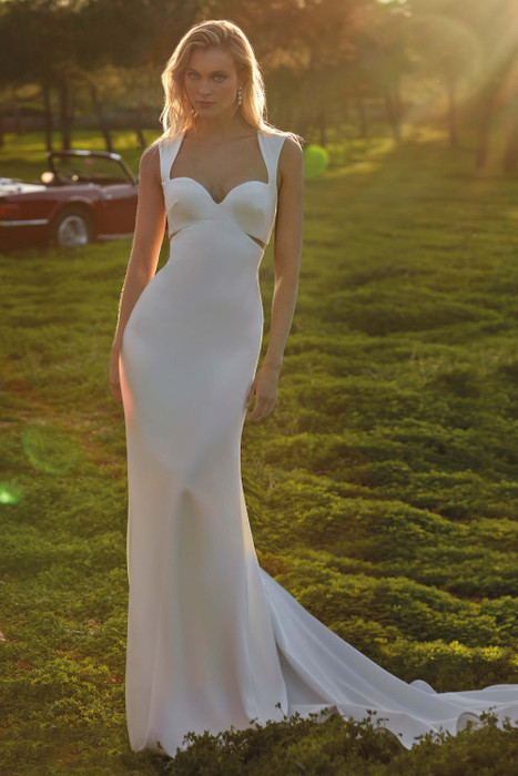 Off white/Nude gown Pronovias Aman