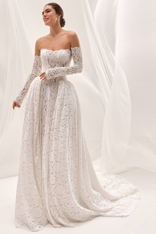 Front view of Pronovias Gevia lace A-line wedding dress