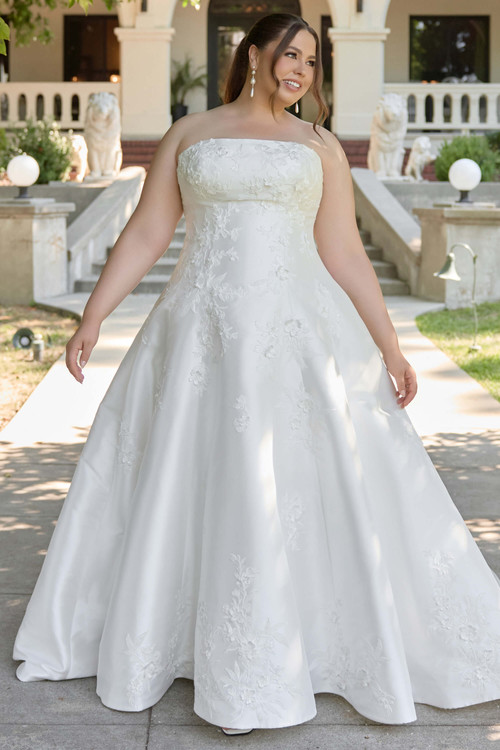 Front view of Essense of Australia D4479 plus size Mikado wedding dress