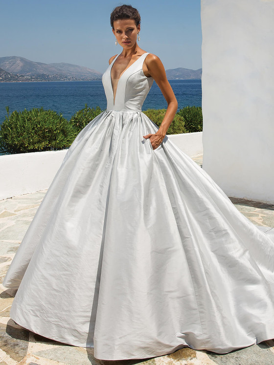 Platinum mikado wedding gown justin alexander 8970 Platinum mikado wedding gown justin alexander 8970