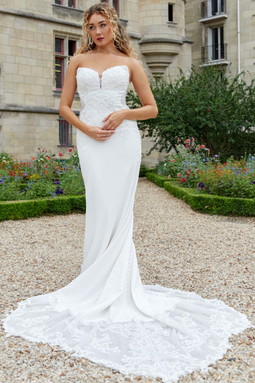 Strapless gown with lace bodice, sleek silhouette, and dramatic scalloped train Strapless gown with lace bodice, sleek silhouette, and dramatic scalloped train