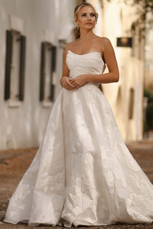 Romantic and regal, this jacquard gown stuns with soft draping and sculpted strapless elegance Romantic and regal, this jacquard gown stuns with soft draping and sculpted strapless elegance