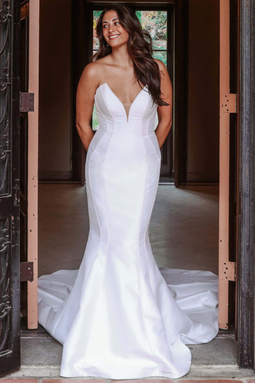 Sleek and sculpted, this strapless gown stuns with modern contour seaming and a dramatic flare Sleek and sculpted, this strapless gown stuns with modern contour seaming and a dramatic flare