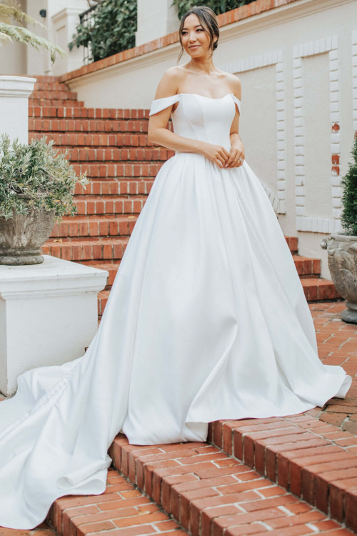 Timeless elegance meets modern grace in this off-shoulder mikado ballgown Timeless elegance meets modern grace in this off-shoulder mikado ballgown