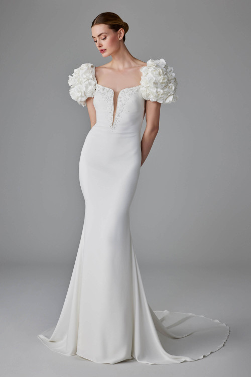 Dramatic detachable 3D floral sleeves meet a sleek silhouette and plunging neckline for unforgettable elegance Dramatic detachable 3D floral sleeves meet a sleek silhouette and plunging neckline for unforgettable elegance