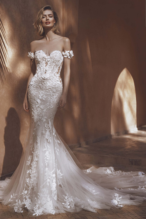 Bride in Enzoani Unity mermaid gown with sweetheart neckline and lace details. Bride in Enzoani Unity mermaid gown with sweetheart neckline and lace details.