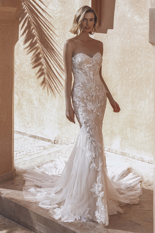 Bride in Enzoani Ursa mermaid gown with strapless sweetheart neckline and lace bodice.