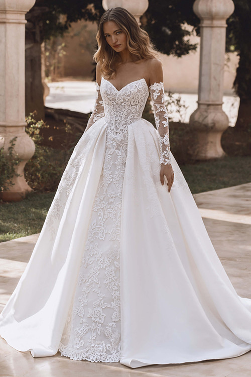 Front view of Enzoani Velvet ballgown with sweetheart neckline and lace bodice. Front view of Enzoani Velvet ballgown with sweetheart neckline and lace bodice.