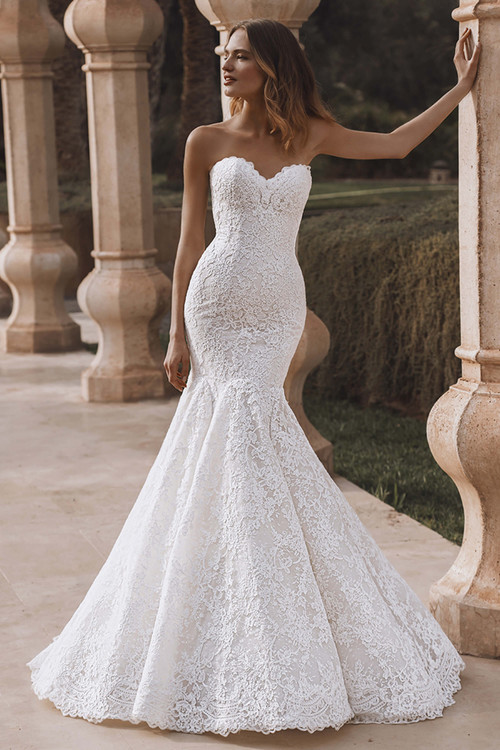 Front view of Enzoani Veronika trumpet gown with sweetheart neckline and lace overlay. Front view of Enzoani Veronika trumpet gown with sweetheart neckline and lace overlay.
