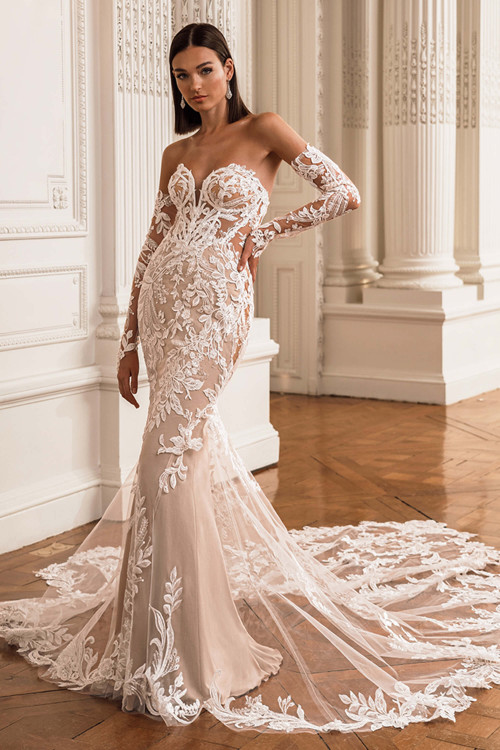 Front view of ÉLYSÉE Fairy wedding gown showcasing sweetheart neckline and detachable lace sleeves Front view of ÉLYSÉE Fairy wedding gown showcasing sweetheart neckline and detachable lace sleeves