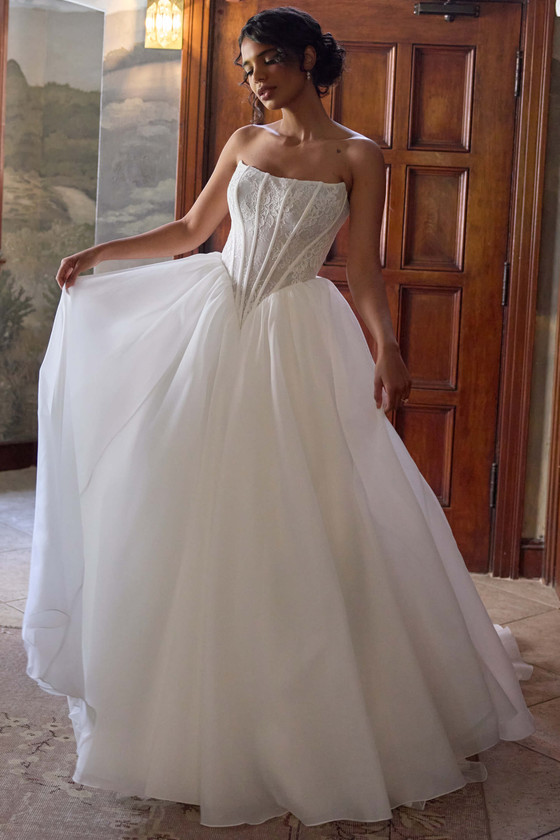 Front view of Essense of Australia D4458 organza ball gown wedding dress