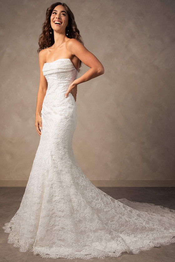 Essense of Australia D4522 Wedding Gown