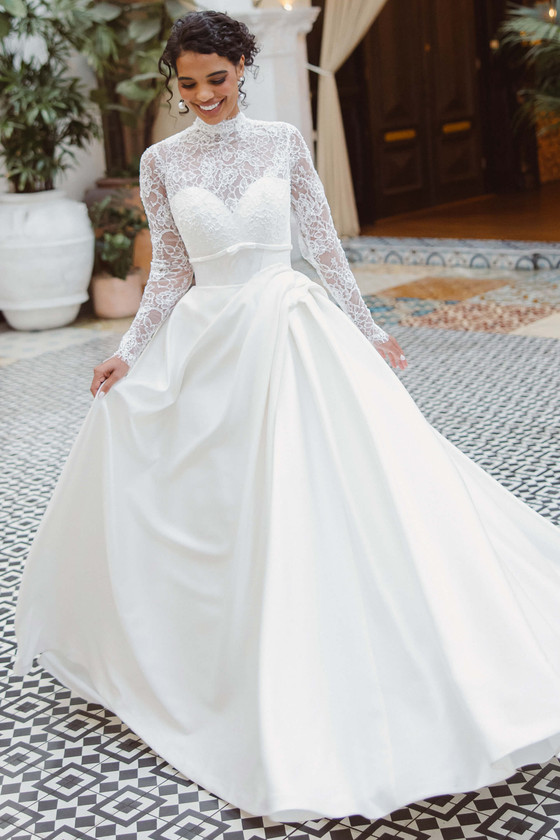 Essense of Australia D4566 Wedding Gown