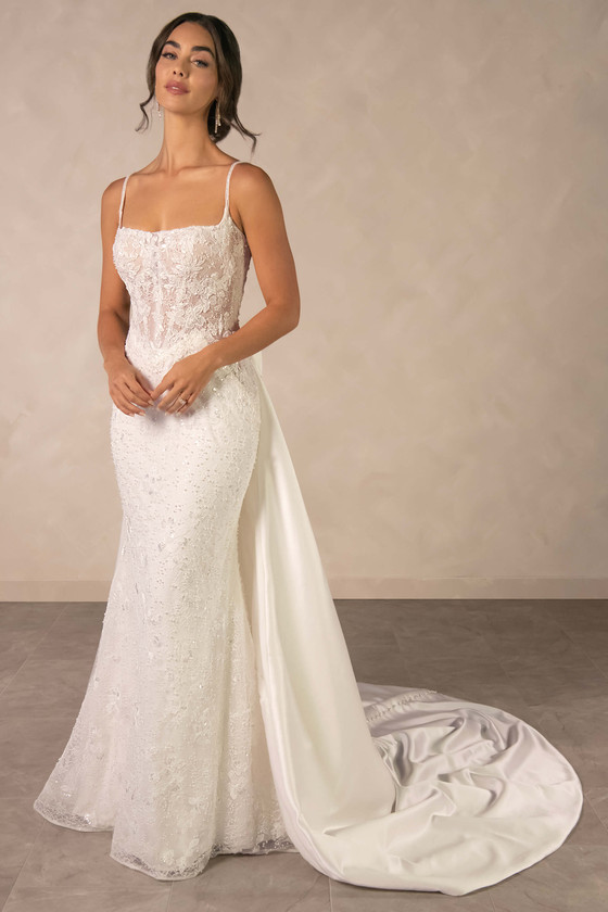 Essense of Australia D4567 Wedding Gown