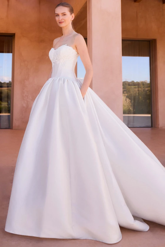 Front view of Pronovias Dolomira sweetheart Mikado wedding dress