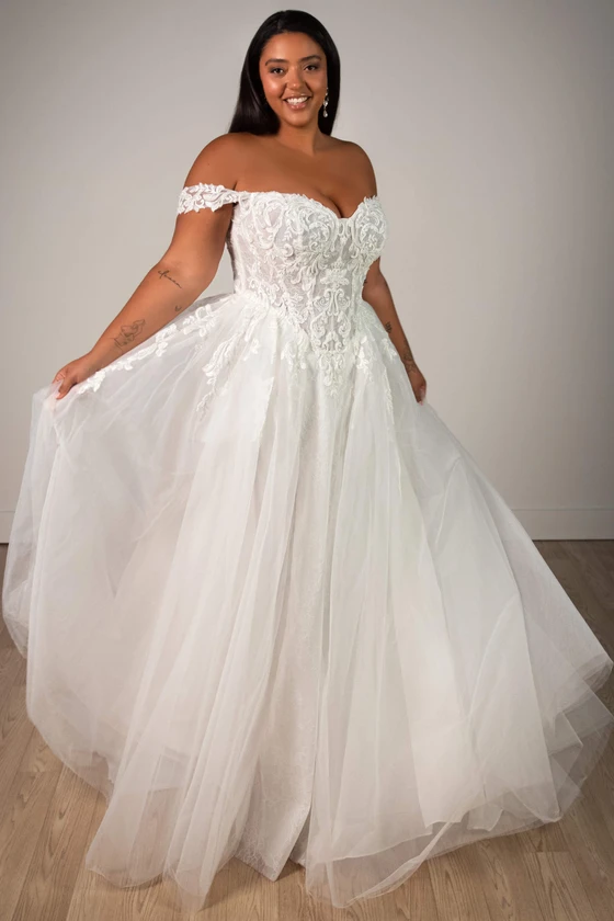 Front view of Stella York SY8345 plus size lace A-line wedding dress