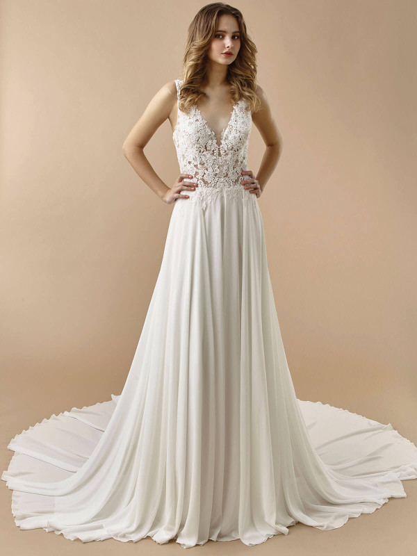 Delicate lace bodice meets flowing chiffon skirt in this romantic A-line gown with soft train