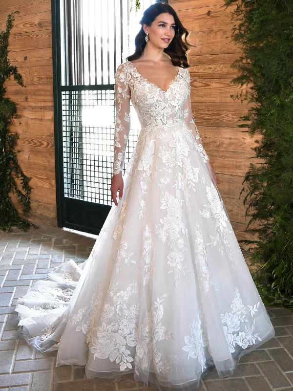 Front view Essense of Australia D3358 V-neck lace wedding dress