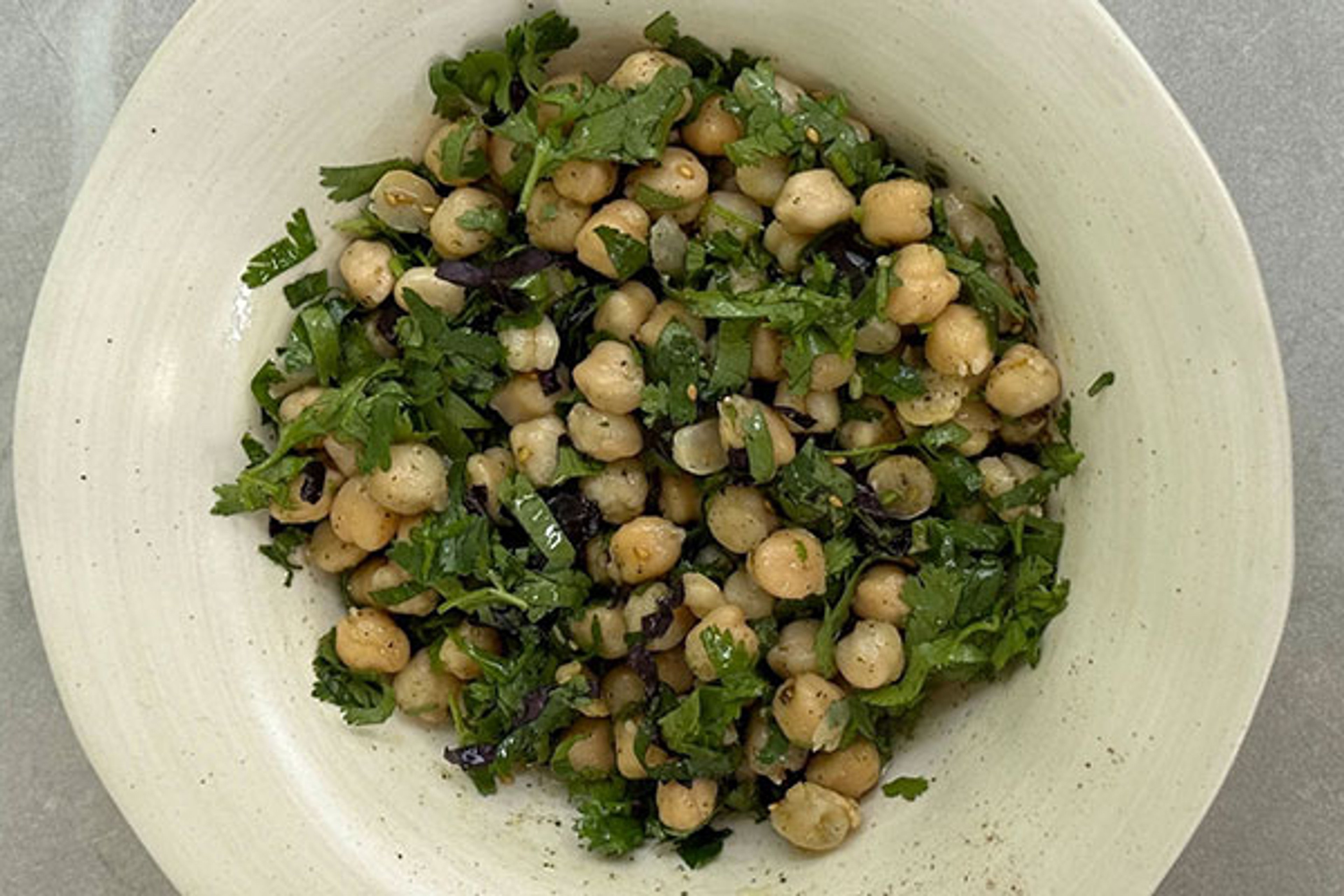 Ensalada de garbanzo con hierbas y zaatar