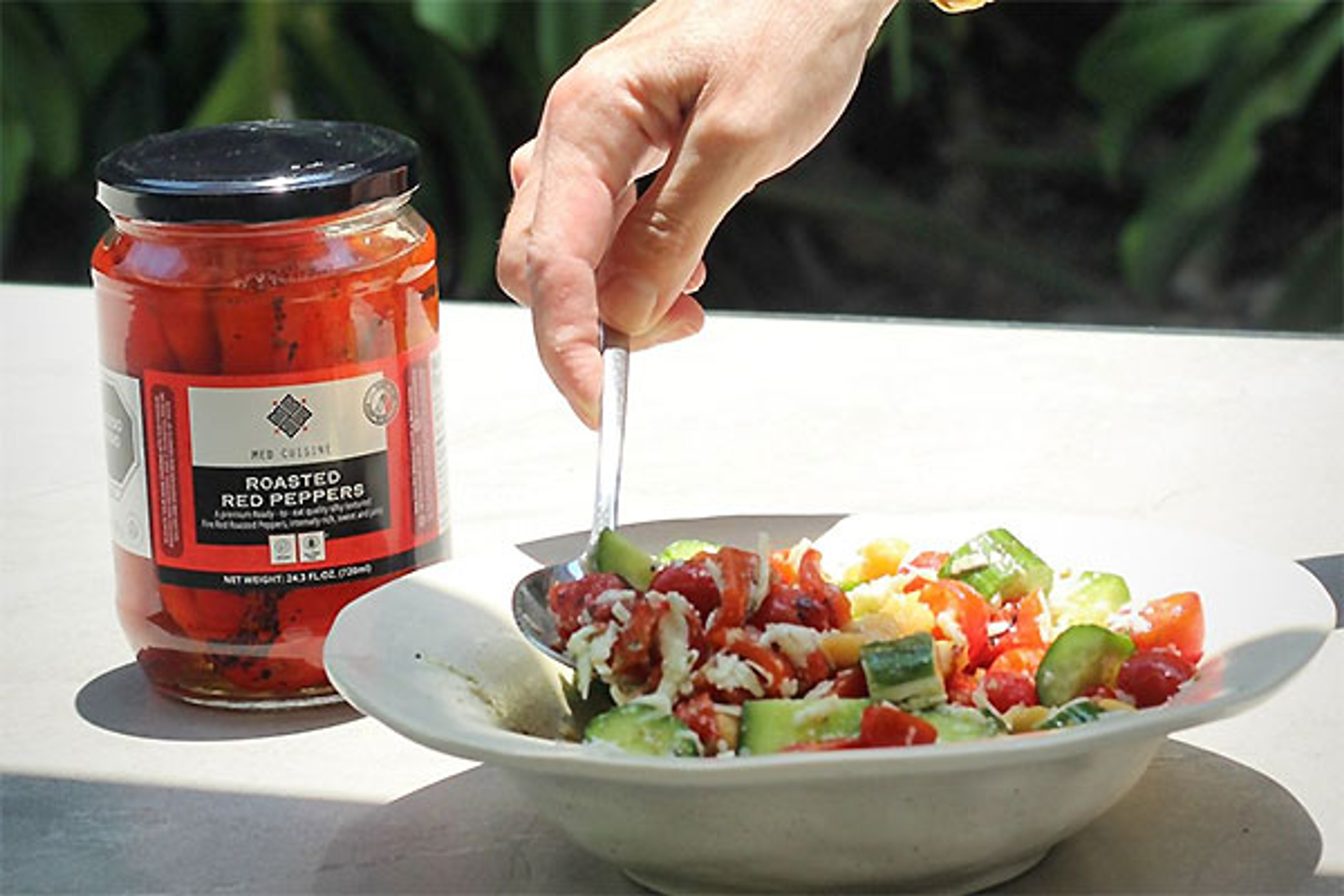 Ensalada con Pimientos y Toque Mediterráneo