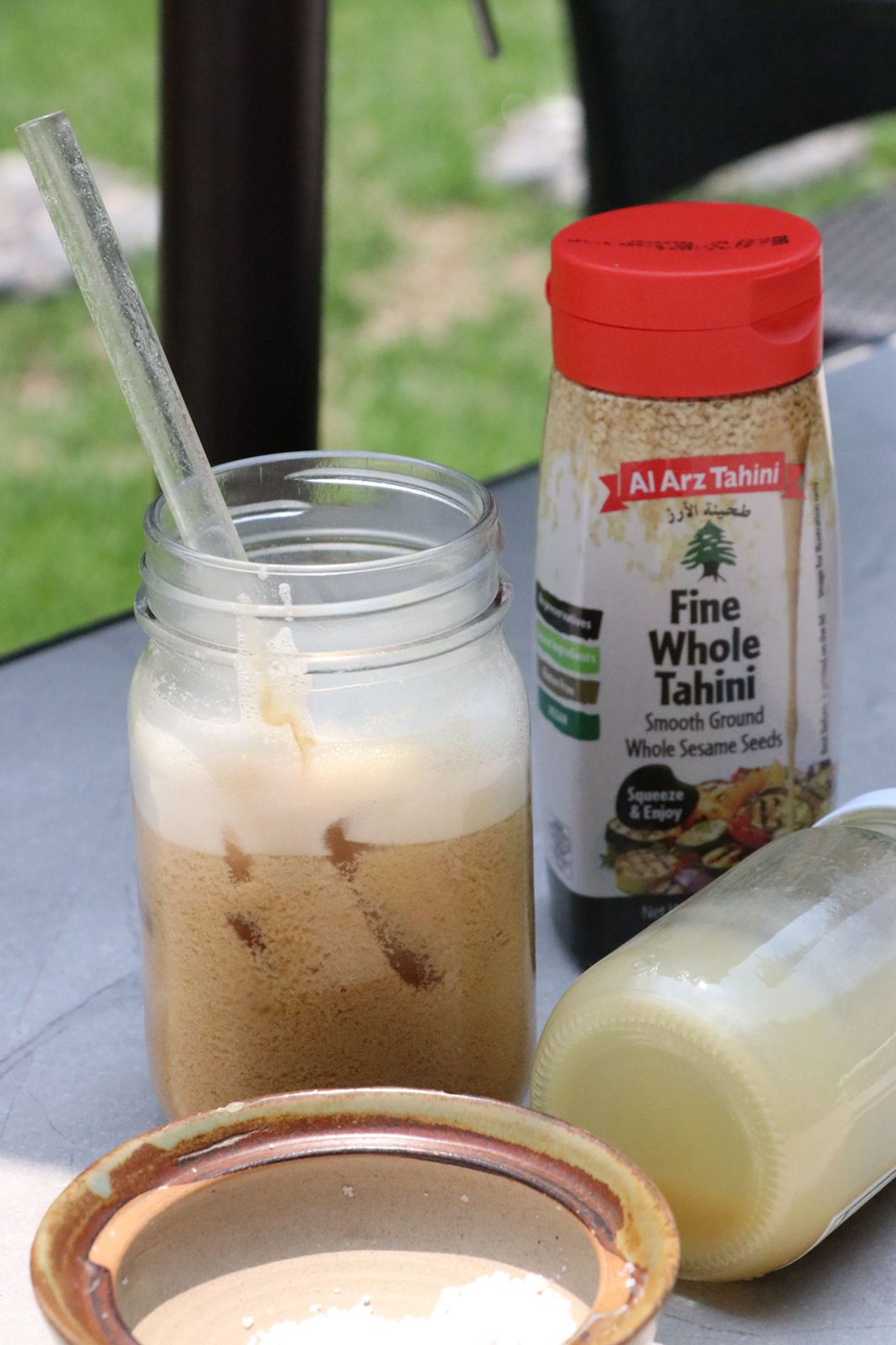 Iced Latte con Tahina, Miel y Toque de Sal