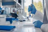 Six étapes pour un protocole ELISA sandwich reproductible en laboratoire