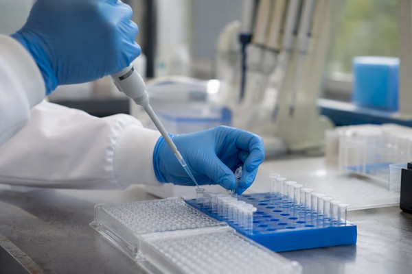 4 étapes pour des comptes rendus ELISA défendables en laboratoire