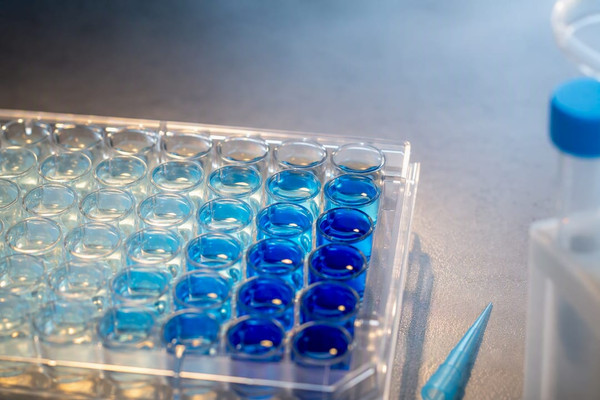 TMB-Substrat im ELISA: Chemie, Protokoll und Fehlerquellen
