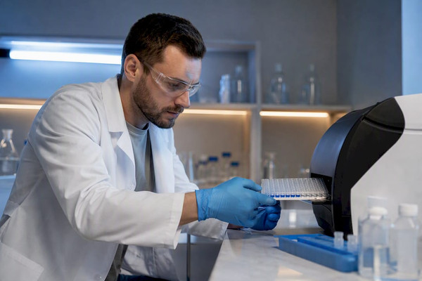 Control positivo ELISA: qué es y por qué valida cada corrida