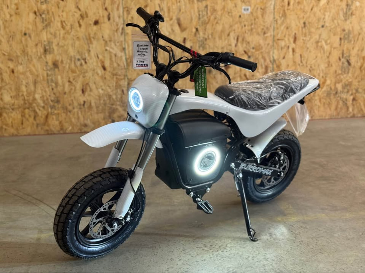 "The Burromax TT1600R electric super bike features a 1600W brushless motor, 52V lithium battery, and 32 mph top speed. With hydraulic disc brakes, premium suspension, LED lighting, and 350 lb capacity, this full-size electric motorcycle delivers professional performance. Includes 4 ride modes, USB ports, and 30-mile range."