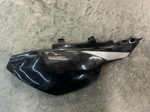 RIGHT REAR NUMBER PLATE BLACK
A00689-02-02 RIGHT REAR NUMBER PLATE BLACK
A00689-02-02