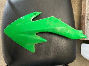 LEFT FUEL TANK SHROUD (GREEN) (17 & OLDER) Fits SSR SR70C, SR70AUTO, SR110, SR125 LEFT FUEL TANK SHROUD (GREEN) (17 & OLDER) Fits SSR SR70C, SR70AUTO, SR110, SR125
