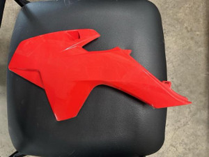 #10 LEFT FUEL TANK SHROUD RED
A00687-02-18 #10 LEFT FUEL TANK SHROUD RED
A00687-02-18